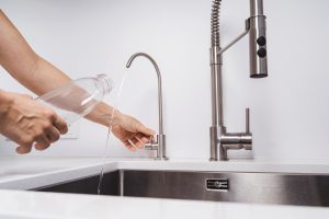 como instalar un filtro de agua para la cocina
